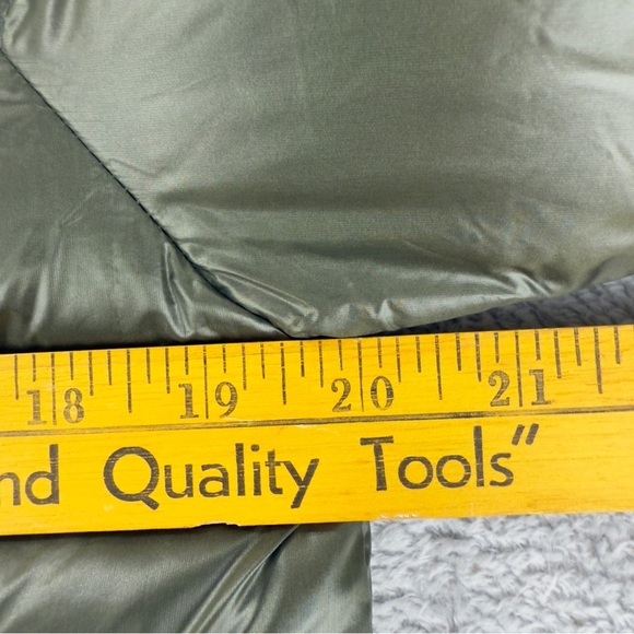 Patagonia NWT Women's Size Small Raven Rocks 75% Down 25% Feathers 28030 - Picture 10 of 13